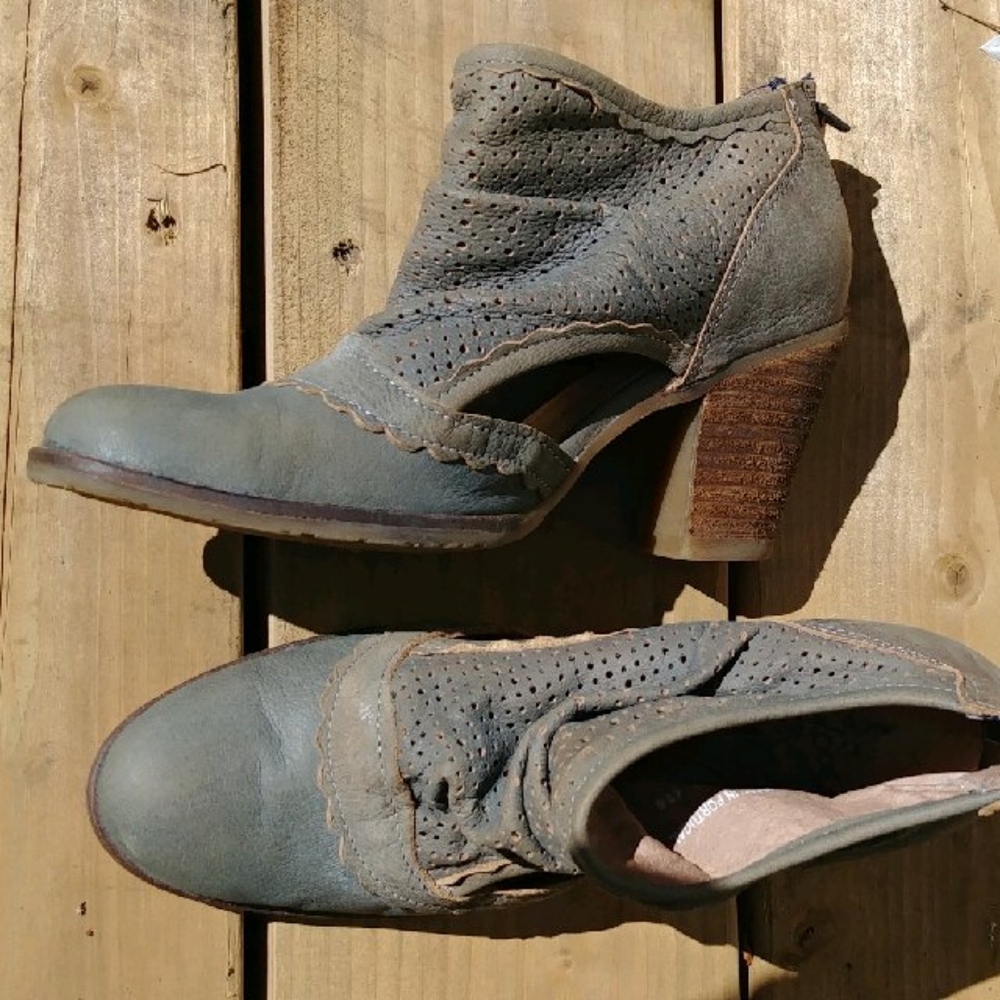 Dkode dusty blue grey heeled shoes